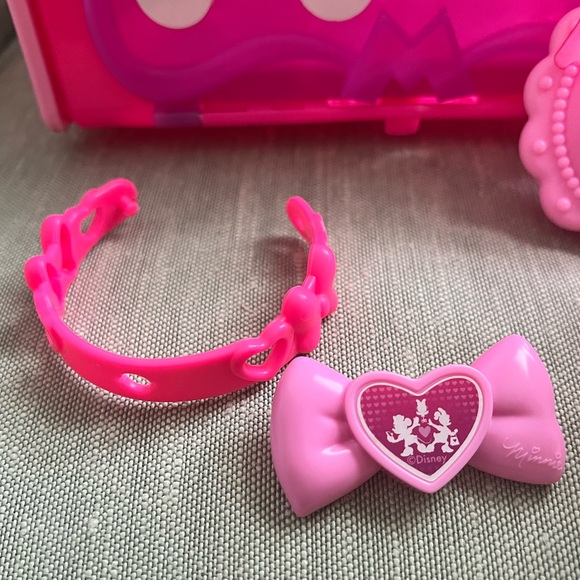 Disney Minnie's Happy Helpers Pet Carrier with Puppy & accessories Set Pink - Picture 6 of 13